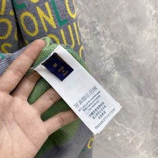 2026秋冬新款羊毛毛衣 高品质意大利进口羊毛混纺面料,高密度针织,时尚百搭毛衣,帅气十足。经典Logo标志 更耐穿更加 2026秋冬新款羊毛毛衣 高品质意大利进口羊毛混纺面料,高密度针织,时尚百搭毛衣,帅气十足。经典Logo标志 更耐穿更加