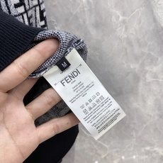 2026秋冬新款羊毛毛衣 高品质意大利进口羊毛混纺面料,高密度针织,时尚百搭毛衣,帅气十足。经典Logo标志 更耐穿更加 2026秋冬新款羊毛毛衣 高品质意大利进口羊毛混纺面料,高密度针织,时尚百搭毛衣,帅气十足。经典Logo标志 更耐穿更加