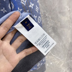 2026秋冬新款羊毛毛衣 高品质意大利进口羊毛混纺面料,高密度针织,时尚百搭毛衣,帅气十足。经典Logo标志 更耐穿更加 2026秋冬新款羊毛毛衣 高品质意大利进口羊毛混纺面料,高密度针织,时尚百搭毛衣,帅气十足。经典Logo标志 更耐穿更加