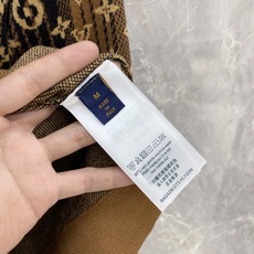 2026秋冬新款羊毛毛衣 高品质意大利进口羊毛混纺面料,高密度针织,时尚百搭毛衣,帅气十足。经典Logo标志 更耐穿更加 2026秋冬新款羊毛毛衣 高品质意大利进口羊毛混纺面料,高密度针织,时尚百搭毛衣,帅气十足。经典Logo标志 更耐穿更加