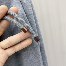 专柜🆕 2026早秋新款休闲套装!专柜同步。细节精致高级,品牌l织带高级感满满。更显年轻活力,定制高端面料,上身挺括有型 专柜🆕 2026早秋新款休闲套装!专柜同步。细节精致高级,品牌l织带高级感满满。更显年轻活力,定制高端面料,上身挺括有型