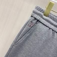 专柜🆕 2026早秋新款休闲套装!专柜同步。细节精致高级,品牌l织带高级感满满。更显年轻活力,定制高端面料,上身挺括有型 专柜🆕 2026早秋新款休闲套装!专柜同步。细节精致高级,品牌l织带高级感满满。更显年轻活力,定制高端面料,上身挺括有型