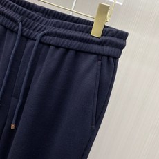 专柜🆕 2026早秋新款休闲套装!专柜同步。细节精致高级,品牌l织带高级感满满。更显年轻活力,定制高端面料,上身挺括有型 专柜🆕 2026早秋新款休闲套装!专柜同步。细节精致高级,品牌l织带高级感满满。更显年轻活力,定制高端面料,上身挺括有型