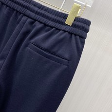 专柜🆕 2026早秋新款休闲套装!专柜同步。细节精致高级,品牌l织带高级感满满。更显年轻活力,定制高端面料,上身挺括有型 专柜🆕 2026早秋新款休闲套装!专柜同步。细节精致高级,品牌l织带高级感满满。更显年轻活力,定制高端面料,上身挺括有型