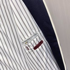 专柜🆕 2026早秋新款休闲套装!专柜同步。细节精致高级,品牌l织带高级感满满。更显年轻活力,定制高端面料,上身挺括有型 专柜🆕 2026早秋新款休闲套装!专柜同步。细节精致高级,品牌l织带高级感满满。更显年轻活力,定制高端面料,上身挺括有型