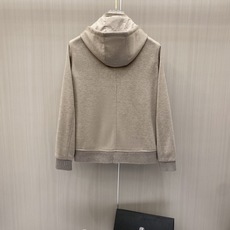 专柜🆕 2026早秋新款休闲套装!专柜同步。细节精致高级,品牌l织带高级感满满。更显年轻活力,定制高端面料,上身挺括有型 专柜🆕 2026早秋新款休闲套装!专柜同步。细节精致高级,品牌l织带高级感满满。更显年轻活力,定制高端面料,上身挺括有型