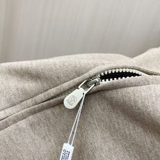 专柜🆕 2026早秋新款休闲套装!专柜同步。细节精致高级,品牌l织带高级感满满。更显年轻活力,定制高端面料,上身挺括有型 专柜🆕 2026早秋新款休闲套装!专柜同步。细节精致高级,品牌l织带高级感满满。更显年轻活力,定制高端面料,上身挺括有型