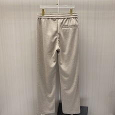 专柜🆕 2026早秋新款休闲套装!专柜同步。细节精致高级,品牌l织带高级感满满。更显年轻活力,定制高端面料,上身挺括有型 专柜🆕 2026早秋新款休闲套装!专柜同步。细节精致高级,品牌l织带高级感满满。更显年轻活力,定制高端面料,上身挺括有型
