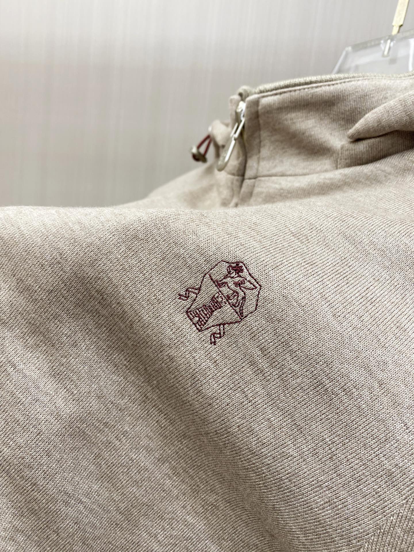 专柜🆕 2026早秋新款休闲套装!专柜同步。细节精致高级,品牌l织带高级感满满。更显年轻活力,定制高端面料,上身挺括有型 专柜🆕 2026早秋新款休闲套装!专柜同步。细节精致高级,品牌l织带高级感满满。更显年轻活力,定制高端面料,上身挺括有型