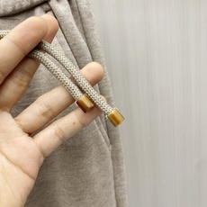专柜🆕 2026早秋新款休闲套装!专柜同步。细节精致高级,品牌l织带高级感满满。更显年轻活力,定制高端面料,上身挺括有型 专柜🆕 2026早秋新款休闲套装!专柜同步。细节精致高级,品牌l织带高级感满满。更显年轻活力,定制高端面料,上身挺括有型