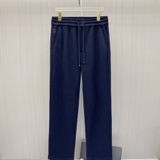 专柜🆕 2026早秋新款休闲套装!专柜同步。细节精致高级,品牌l织带高级感满满。更显年轻活力,定制高端面料,上身挺括有型 专柜🆕 2026早秋新款休闲套装!专柜同步。细节精致高级,品牌l织带高级感满满。更显年轻活力,定制高端面料,上身挺括有型