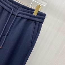 专柜🆕 2026早秋新款休闲套装!专柜同步。细节精致高级,品牌l织带高级感满满。更显年轻活力,定制高端面料,上身挺括有型 专柜🆕 2026早秋新款休闲套装!专柜同步。细节精致高级,品牌l织带高级感满满。更显年轻活力,定制高端面料,上身挺括有型