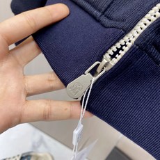 专柜🆕 2026早秋新款休闲套装!专柜同步。细节精致高级,品牌l织带高级感满满。更显年轻活力,定制高端面料,上身挺括有型 专柜🆕 2026早秋新款休闲套装!专柜同步。细节精致高级,品牌l织带高级感满满。更显年轻活力,定制高端面料,上身挺括有型