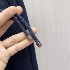 专柜🆕 2026早秋新款休闲套装!专柜同步。细节精致高级,品牌l织带高级感满满。更显年轻活力,定制高端面料,上身挺括有型 专柜🆕 2026早秋新款休闲套装!专柜同步。细节精致高级,品牌l织带高级感满满。更显年轻活力,定制高端面料,上身挺括有型