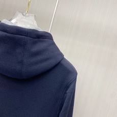专柜🆕 2026早秋新款休闲套装!专柜同步。细节精致高级,品牌l织带高级感满满。更显年轻活力,定制高端面料,上身挺括有型 专柜🆕 2026早秋新款休闲套装!专柜同步。细节精致高级,品牌l织带高级感满满。更显年轻活力,定制高端面料,上身挺括有型