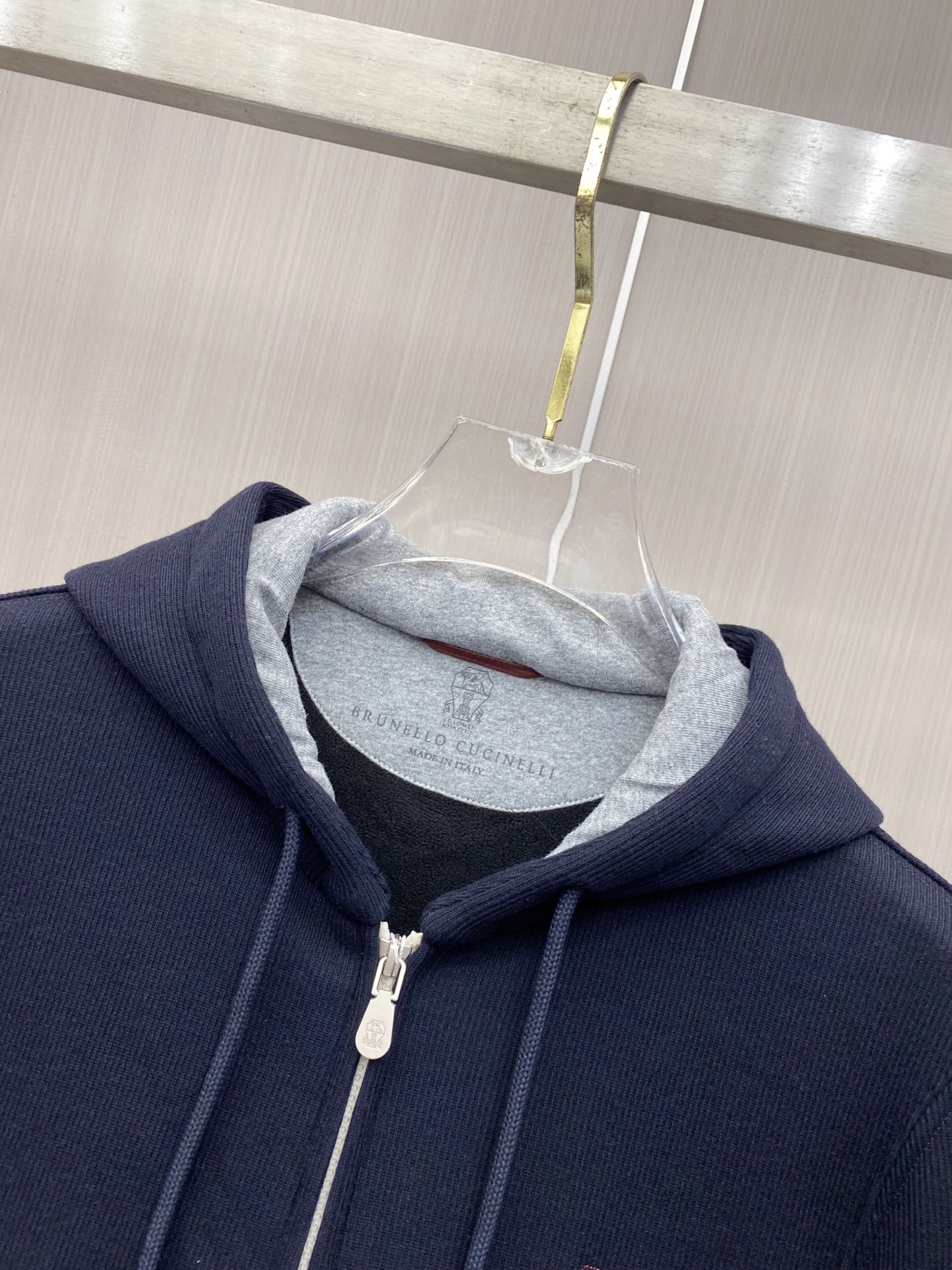 专柜🆕 2026早秋新款休闲套装!专柜同步。细节精致高级,品牌l织带高级感满满。更显年轻活力,定制高端面料,上身挺括有型 专柜🆕 2026早秋新款休闲套装!专柜同步。细节精致高级,品牌l织带高级感满满。更显年轻活力,定制高端面料,上身挺括有型