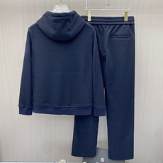 专柜🆕 2026早秋新款休闲套装!专柜同步。细节精致高级,品牌l织带高级感满满。更显年轻活力,定制高端面料,上身挺括有型 专柜🆕 2026早秋新款休闲套装!专柜同步。细节精致高级,品牌l织带高级感满满。更显年轻活力,定制高端面料,上身挺括有型