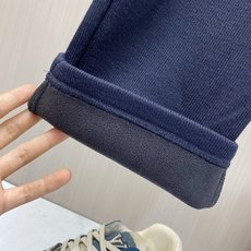 专柜🆕 2026早秋新款休闲套装!专柜同步。细节精致高级,品牌l织带高级感满满。更显年轻活力,定制高端面料,上身挺括有型 专柜🆕 2026早秋新款休闲套装!专柜同步。细节精致高级,品牌l织带高级感满满。更显年轻活力,定制高端面料,上身挺括有型