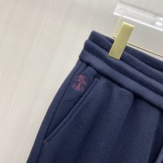 专柜🆕 2026早秋新款休闲套装!专柜同步。细节精致高级,品牌l织带高级感满满。更显年轻活力,定制高端面料,上身挺括有型 专柜🆕 2026早秋新款休闲套装!专柜同步。细节精致高级,品牌l织带高级感满满。更显年轻活力,定制高端面料,上身挺括有型