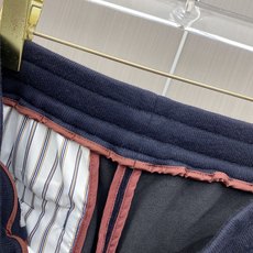 专柜🆕 2026早秋新款休闲套装!专柜同步。细节精致高级,品牌l织带高级感满满。更显年轻活力,定制高端面料,上身挺括有型 专柜🆕 2026早秋新款休闲套装!专柜同步。细节精致高级,品牌l织带高级感满满。更显年轻活力,定制高端面料,上身挺括有型