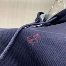 专柜🆕 2026早秋新款休闲套装!专柜同步。细节精致高级,品牌l织带高级感满满。更显年轻活力,定制高端面料,上身挺括有型 专柜🆕 2026早秋新款休闲套装!专柜同步。细节精致高级,品牌l织带高级感满满。更显年轻活力,定制高端面料,上身挺括有型