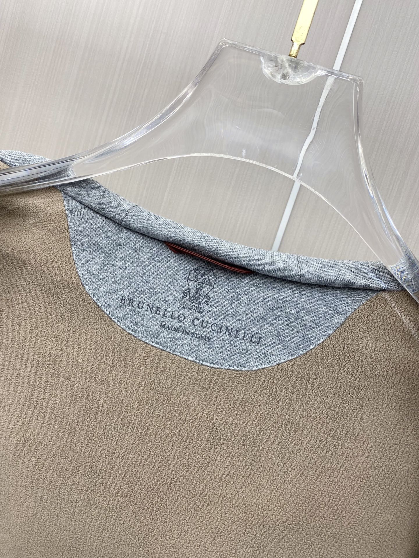 专柜🆕 2026早秋新款休闲套装!专柜同步。细节精致高级,品牌l织带高级感满满。更显年轻活力,定制高端面料,上身挺括有型 专柜🆕 2026早秋新款休闲套装!专柜同步。细节精致高级,品牌l织带高级感满满。更显年轻活力,定制高端面料,上身挺括有型