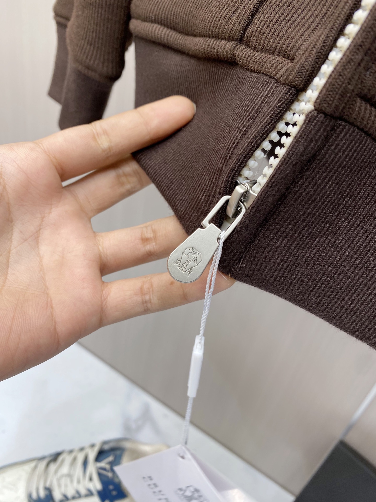专柜🆕 2026早秋新款休闲套装!专柜同步。细节精致高级,品牌l织带高级感满满。更显年轻活力,定制高端面料,上身挺括有型 专柜🆕 2026早秋新款休闲套装!专柜同步。细节精致高级,品牌l织带高级感满满。更显年轻活力,定制高端面料,上身挺括有型