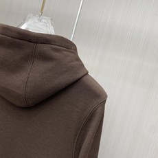 专柜🆕 2026早秋新款休闲套装!专柜同步。细节精致高级,品牌l织带高级感满满。更显年轻活力,定制高端面料,上身挺括有型 专柜🆕 2026早秋新款休闲套装!专柜同步。细节精致高级,品牌l织带高级感满满。更显年轻活力,定制高端面料,上身挺括有型