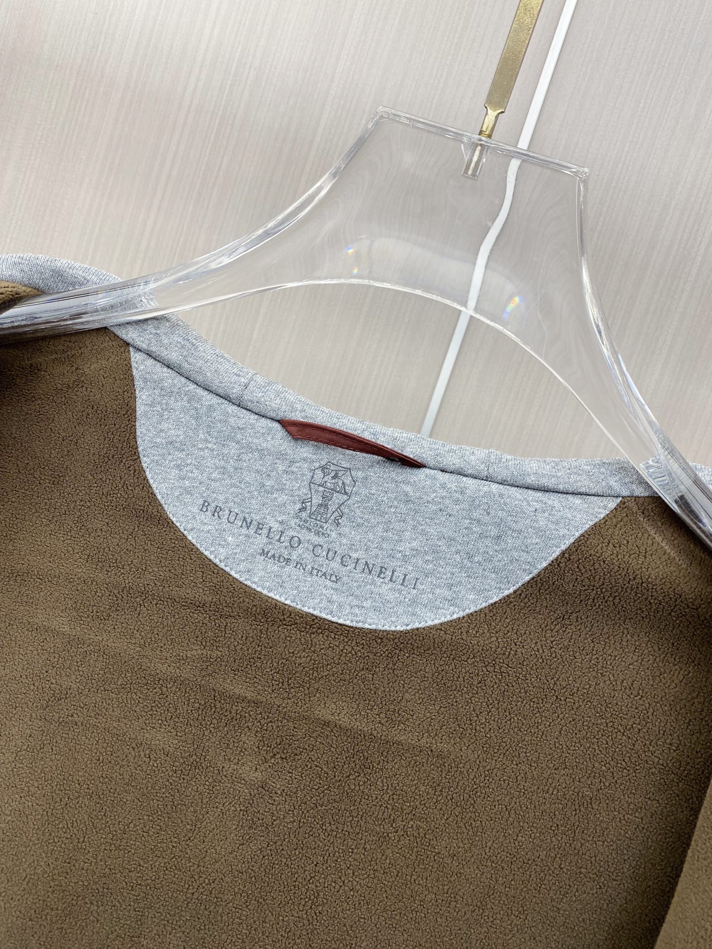 专柜🆕 2026早秋新款休闲套装!专柜同步。细节精致高级,品牌l织带高级感满满。更显年轻活力,定制高端面料,上身挺括有型 专柜🆕 2026早秋新款休闲套装!专柜同步。细节精致高级,品牌l织带高级感满满。更显年轻活力,定制高端面料,上身挺括有型