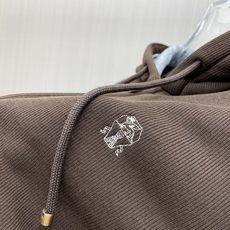 专柜🆕 2026早秋新款休闲套装!专柜同步。细节精致高级,品牌l织带高级感满满。更显年轻活力,定制高端面料,上身挺括有型 专柜🆕 2026早秋新款休闲套装!专柜同步。细节精致高级,品牌l织带高级感满满。更显年轻活力,定制高端面料,上身挺括有型