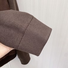 2026秋冬新款棉服冲锋衣,配备原版五金,选用G‑TEX功能性面料,拥有优秀的防风防水表现。压胶密封口袋,帽口支持调节, 2026秋冬新款棉服冲锋衣,配备原版五金,选用G‑TEX功能性面料,拥有优秀的防风防水表现。压胶密封口袋,帽口支持调节,
