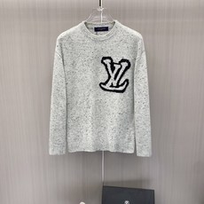 2026秋冬新款羊毛毛衣 高品质意大利进口羊毛混纺面料,高密度针织,时尚百搭毛衣,帅气十足。经典Logo标志 更耐穿更加 2026秋冬新款羊毛毛衣 高品质意大利进口羊毛混纺面料,高密度针织,时尚百搭毛衣,帅气十足。经典Logo标志 更耐穿更加