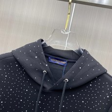 2026ss早秋最新款休闲打底 高端品质 版型面料五金都是专柜1:1定制 面料是用的100%液氨空气层棉面料 身上帅气有 2026ss早秋最新款休闲打底 高端品质 版型面料五金都是专柜1:1定制 面料是用的100%液氨空气层棉面料 身上帅气有