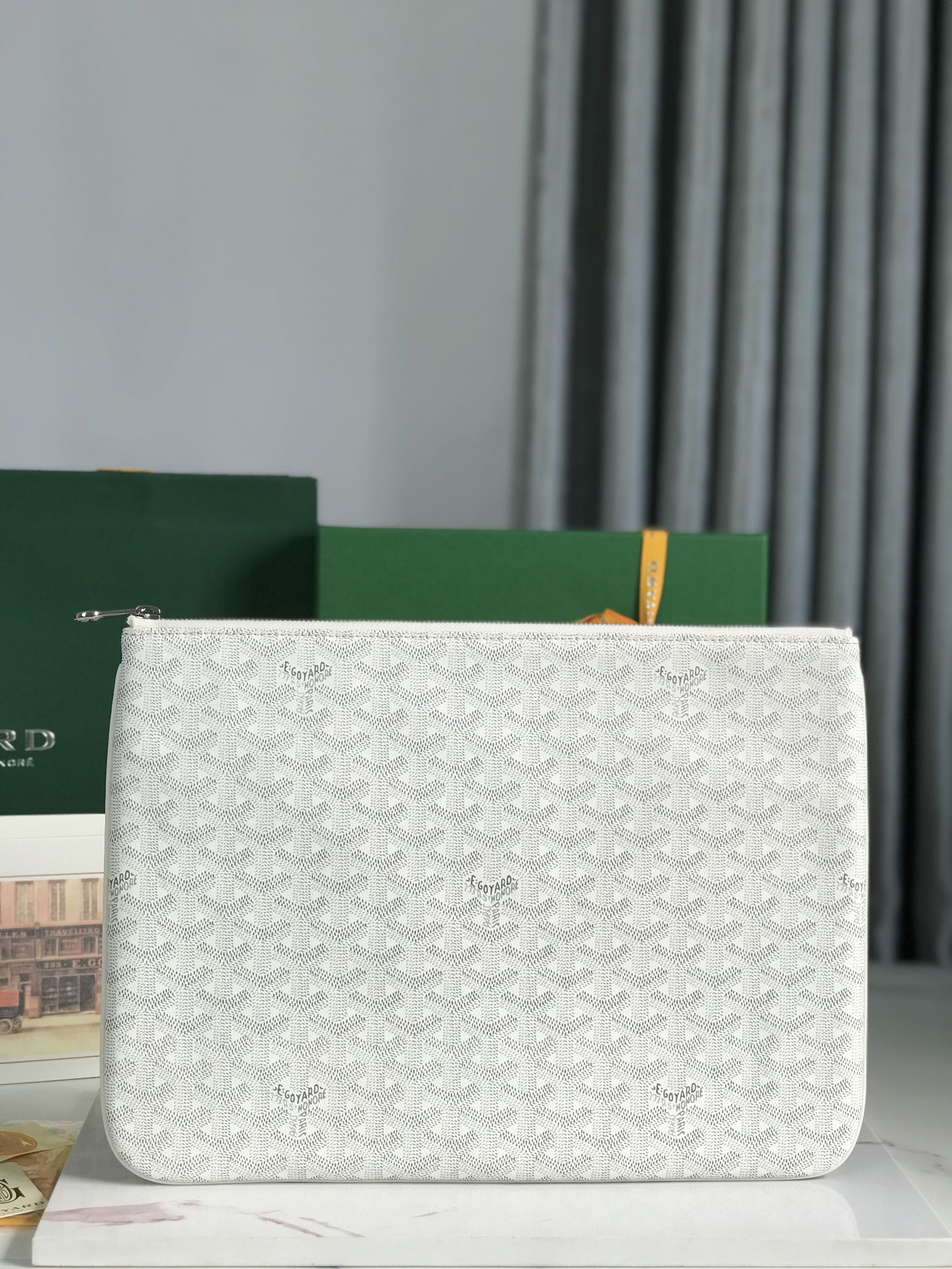 NO:183897,Genuine grade SENAT clutch MGM size is the same as A4 paper size, can be used as a file bag, can be placed in iPad or various daily use, and a card slot is set inside. MGM size 36*26*0.5cm 020167, Super Goya, handbag19860909正品级 SENAT手拿包MGM尺寸同A4纸大小,可用作文件袋,可放ipad或各种日常使用,内部设置了一个卡位. MGM尺寸36*26*0.5cm 020167,特级戈雅,handbag,Bag