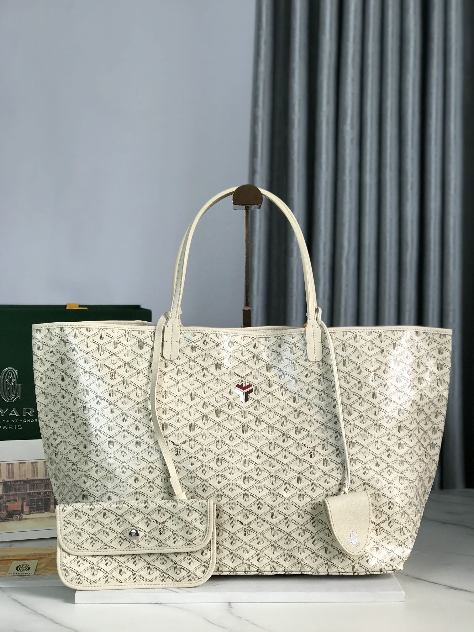 NO:185159,Authentic grade original leather version Saint Louis Special Edition sand and stone color subtly evokes the pure beauty of the vast and primitive beach, decorated with unique three-color Y-shaped graffiti, each one is more outstanding due to its unique characteristics. GM bag mouth 57cm, bottom 40*height 32*beach width 19cm 020144, special Goya, louis vuitton, saint laurent19860909正品级 原厂皮版本 Saint Louis 特别版沙石色,微妙地唤起了广袤无垠的原始沙滩的纯净之美,装饰有独特的三色Y型涂鸦,每款因独特的特色而更加出众. GM袋口57cm、底40*高32*底宽19cm 020144,特级戈雅,louis vuitton,saint laurent,Bag