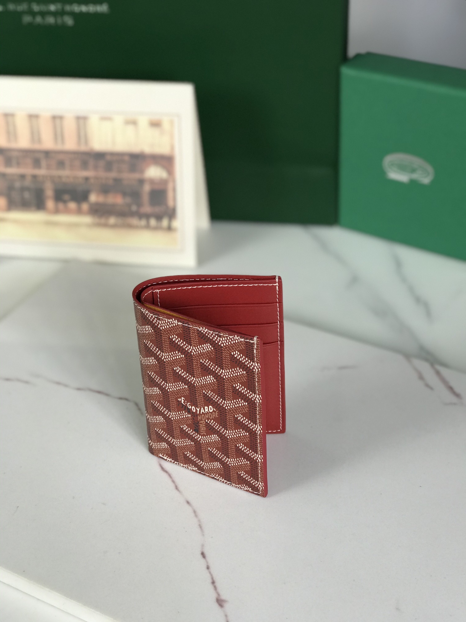 p200。💗 Goyard ♛  卡包 𝐂𝐚𝐫𝐝 𝐛𝐚𝐠  🏷日常搭配必备单品💳
SAINT-PIERRE卡夹的功能齐全，设有一个大尺寸纸钞袋，可以同时存放卡片、证件和钞票。袖珍小巧的设计正好适合放入夹克或裤子口袋。
 使用专属钱包的对版定制光面皮✅对角针线完美🧵✅内部黄色部分为对版定制头层牛皮【⚠️非超纤❌非二层皮❌】
size：11*1.5*7.5（cm）
🔍020609