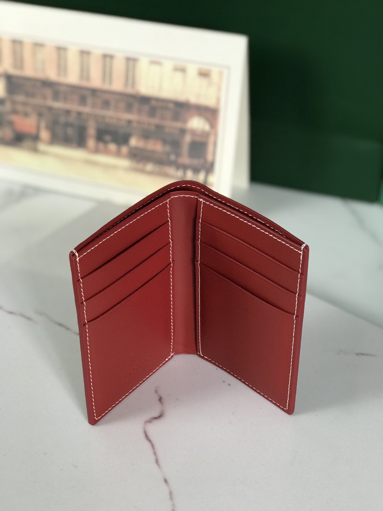 p200。💗 Goyard ♛  卡包 𝐂𝐚𝐫𝐝 𝐛𝐚𝐠  🏷日常搭配必备单品💳
SAINT-PIERRE卡夹的功能齐全，设有一个大尺寸纸钞袋，可以同时存放卡片、证件和钞票。袖珍小巧的设计正好适合放入夹克或裤子口袋。
 使用专属钱包的对版定制光面皮✅对角针线完美🧵✅内部黄色部分为对版定制头层牛皮【⚠️非超纤❌非二层皮❌】
size：11*1.5*7.5（cm）
🔍020609