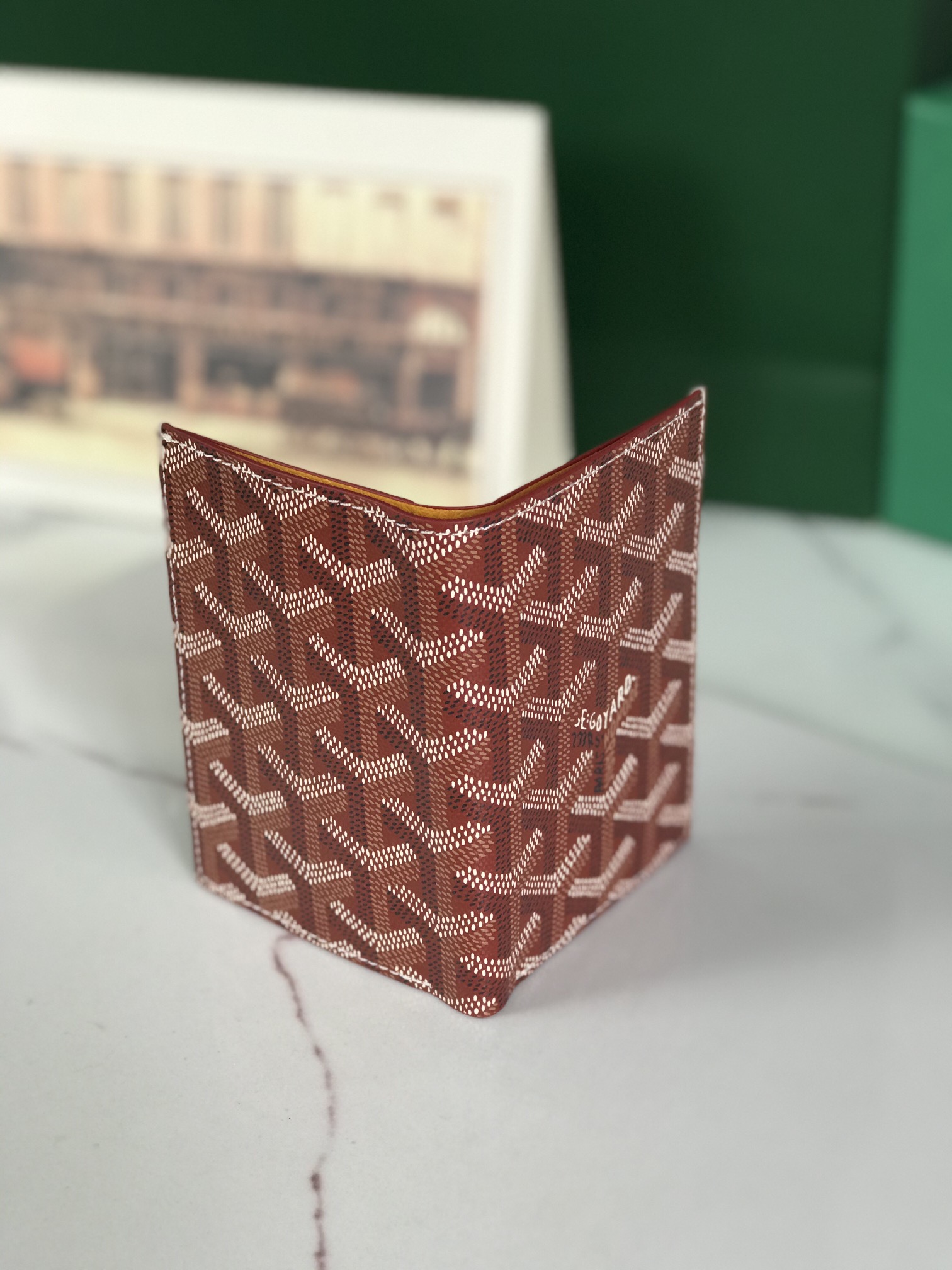 p200。💗 Goyard ♛  卡包 𝐂𝐚𝐫𝐝 𝐛𝐚𝐠  🏷日常搭配必备单品💳
SAINT-PIERRE卡夹的功能齐全，设有一个大尺寸纸钞袋，可以同时存放卡片、证件和钞票。袖珍小巧的设计正好适合放入夹克或裤子口袋。
 使用专属钱包的对版定制光面皮✅对角针线完美🧵✅内部黄色部分为对版定制头层牛皮【⚠️非超纤❌非二层皮❌】
size：11*1.5*7.5（cm）
🔍020609