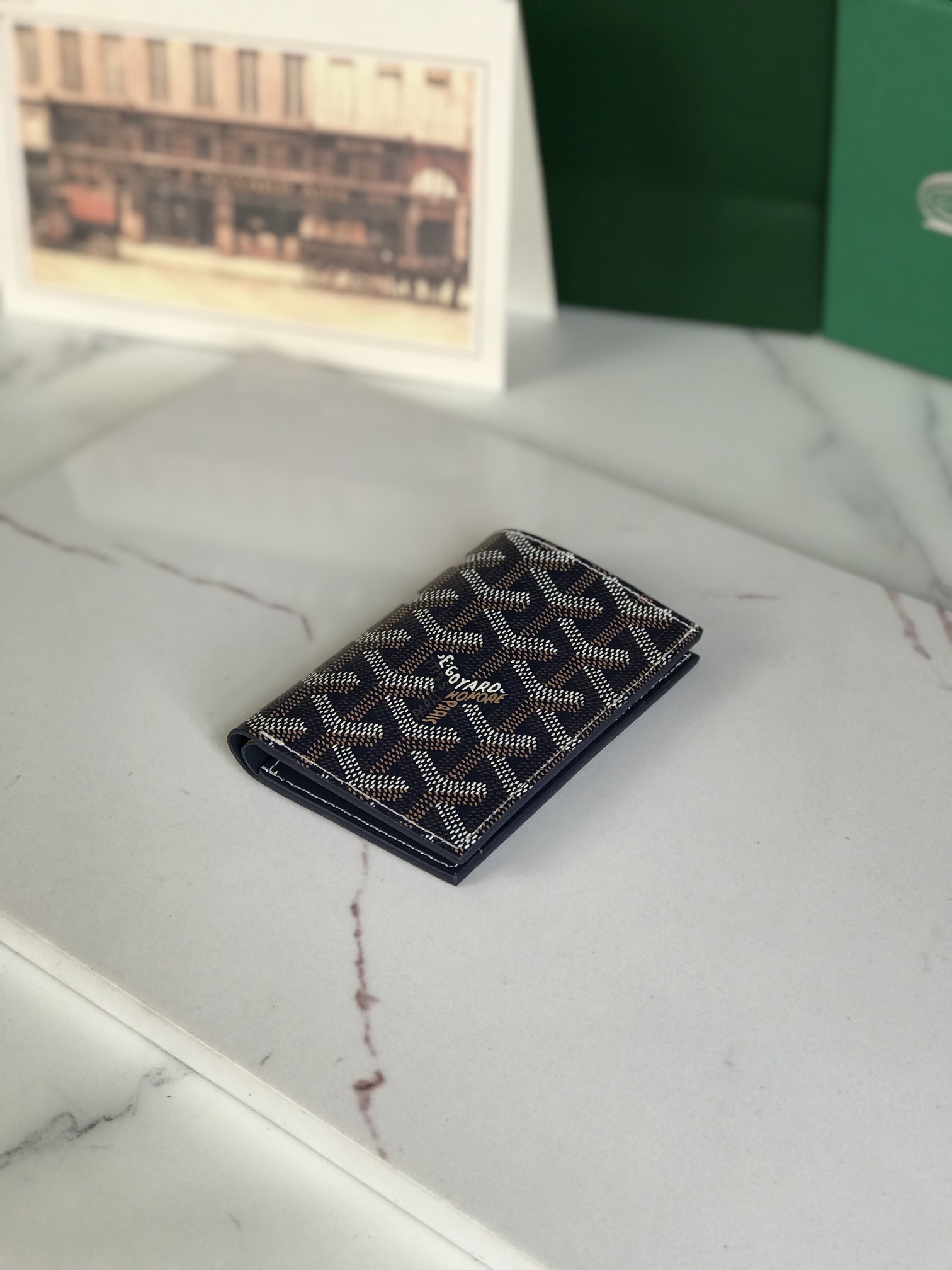 p200。💗 Goyard ♛  卡包 𝐂𝐚𝐫𝐝 𝐛𝐚𝐠  🏷日常搭配必备单品💳
SAINT-PIERRE卡夹的功能齐全，设有一个大尺寸纸钞袋，可以同时存放卡片、证件和钞票。袖珍小巧的设计正好适合放入夹克或裤子口袋。
 使用专属钱包的对版定制光面皮✅对角针线完美🧵✅内部黄色部分为对版定制头层牛皮【⚠️非超纤❌非二层皮❌】
size：11*1.5*7.5（cm）
🔍020609