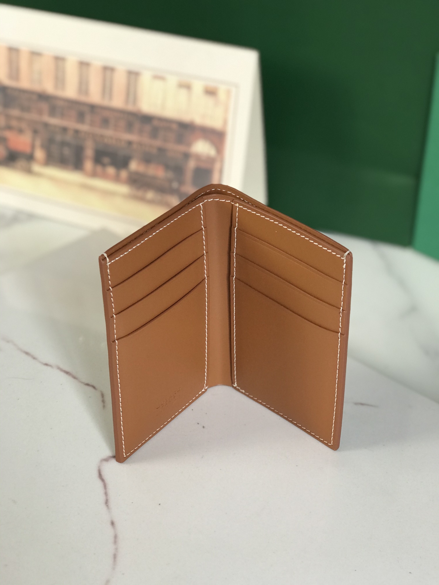 p200。💗 Goyard ♛  卡包 𝐂𝐚𝐫𝐝 𝐛𝐚𝐠  🏷日常搭配必备单品💳
SAINT-PIERRE卡夹的功能齐全，设有一个大尺寸纸钞袋，可以同时存放卡片、证件和钞票。袖珍小巧的设计正好适合放入夹克或裤子口袋。
 使用专属钱包的对版定制光面皮✅对角针线完美🧵✅内部黄色部分为对版定制头层牛皮【⚠️非超纤❌非二层皮❌】
size：11*1.5*7.5（cm）
🔍020609