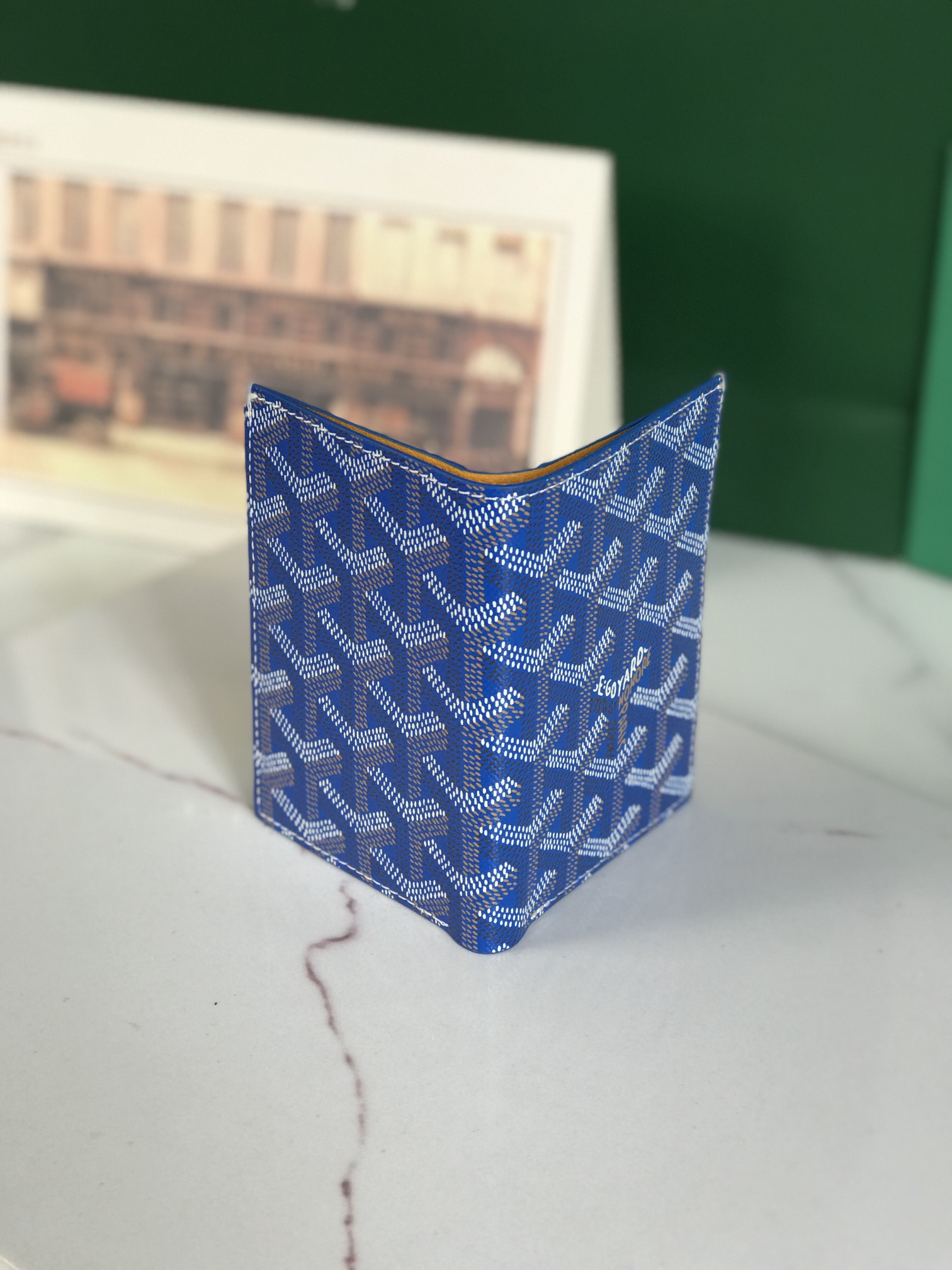 p200。💗 Goyard ♛  卡包 𝐂𝐚𝐫𝐝 𝐛𝐚𝐠  🏷日常搭配必备单品💳
SAINT-PIERRE卡夹的功能齐全，设有一个大尺寸纸钞袋，可以同时存放卡片、证件和钞票。袖珍小巧的设计正好适合放入夹克或裤子口袋。
 使用专属钱包的对版定制光面皮✅对角针线完美🧵✅内部黄色部分为对版定制头层牛皮【⚠️非超纤❌非二层皮❌】
size：11*1.5*7.5（cm）
🔍020609