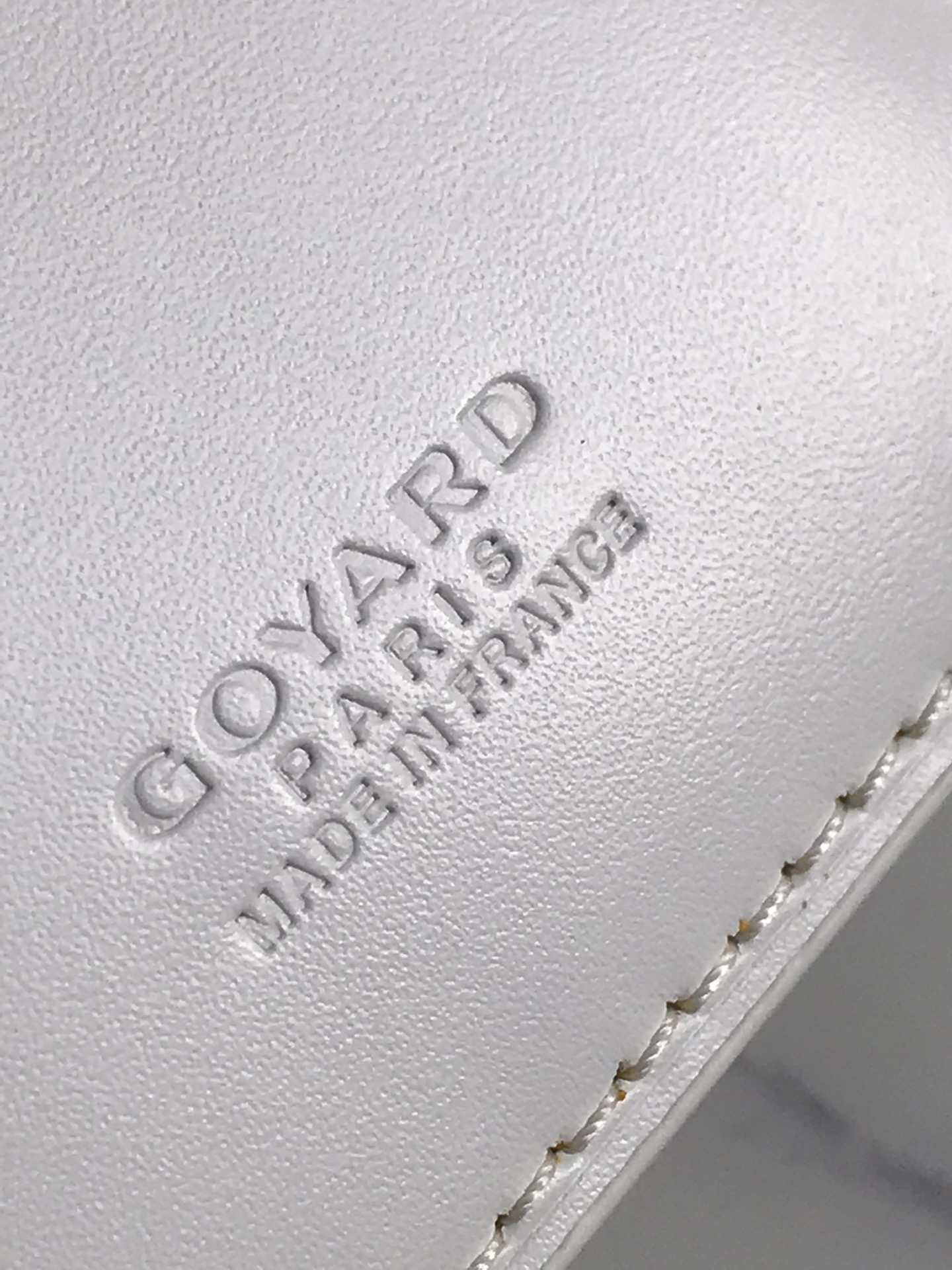 p200。💗 Goyard ♛  卡包 𝐂𝐚𝐫𝐝 𝐛𝐚𝐠  🏷日常搭配必备单品💳
SAINT-PIERRE卡夹的功能齐全，设有一个大尺寸纸钞袋，可以同时存放卡片、证件和钞票。袖珍小巧的设计正好适合放入夹克或裤子口袋。
 使用专属钱包的对版定制光面皮✅对角针线完美🧵✅内部黄色部分为对版定制头层牛皮【⚠️非超纤❌非二层皮❌】
size：11*1.5*7.5（cm）
🔍020609