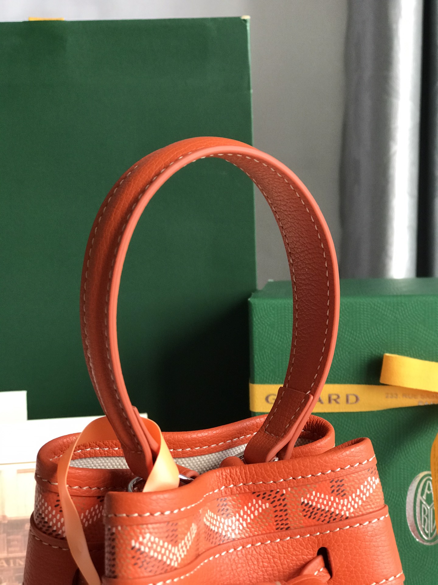 PETIT FLOT MINI Bucket Bag, Lightweight Leather Crossbody, 12x10.5x17.5cm 6 i1750922858 3801 9