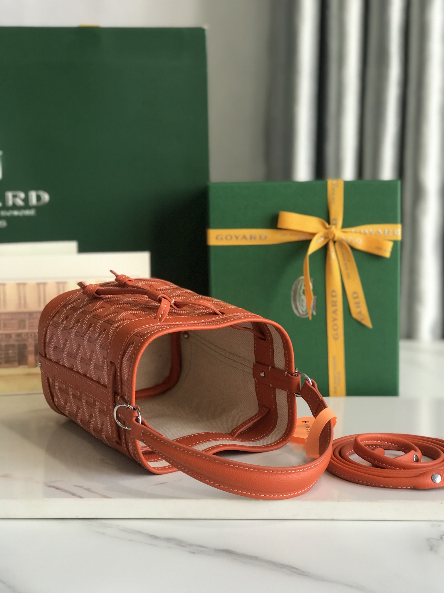PETIT FLOT MINI Bucket Bag, Lightweight Leather Crossbody, 12x10.5x17.5cm 9 i1750922858 6206 5