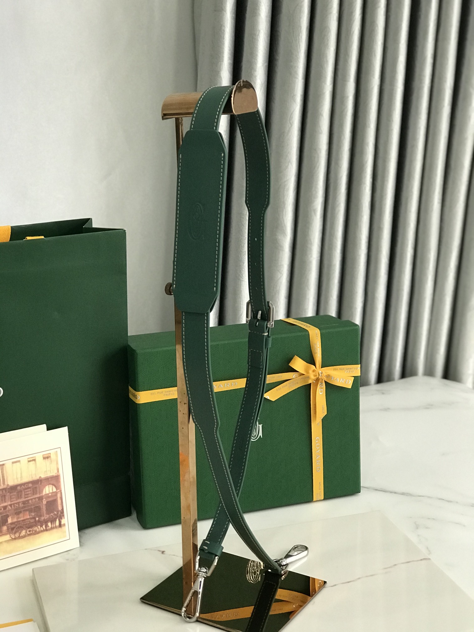 NO:340288,The main material of the special Cuir leather shoulder strap is calf leather, equipped with widened movable shoulder pads, which can be used with a variety of bags, the length of the shoulder strap is adjustable, the shortest length is 50cm, the longest length is 60cm, 07, the special Goya, cowhide19860909特级Cuir 皮肩带主要材质为小牛皮,配置加宽可移动肩垫,可与多款包袋搭配使用,肩带长度可调节 最短长度50cm 最长长度60cm 07,特级戈雅,cowhide,Bag