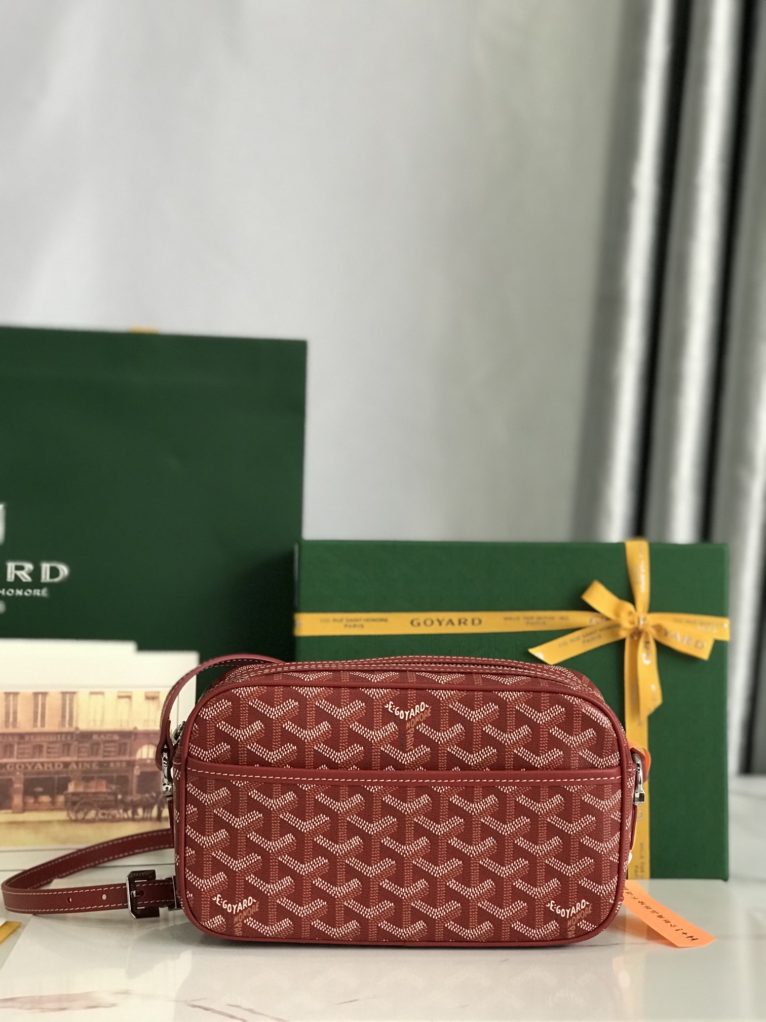 NO:575180,, Exclusive background Cap-Vert camera bag Camera bags are as versatile and versatile as ever, a model that can be matched with anything, unisex, with a variety of colors to choose from, and the delivery gift box is a good choice for giving as a gift. Size Size22.5*13*7cm 020189, Goya19860909,独家背景 Cap-Vert相机包  相机包一如既往的百搭与能装,一款怎么搭都不会错的款男女通用,多种颜色供选择,配送礼品盒送人送礼都是不错的选择. 尺寸Size22.5*13*7cm 020189,戈雅,Bag