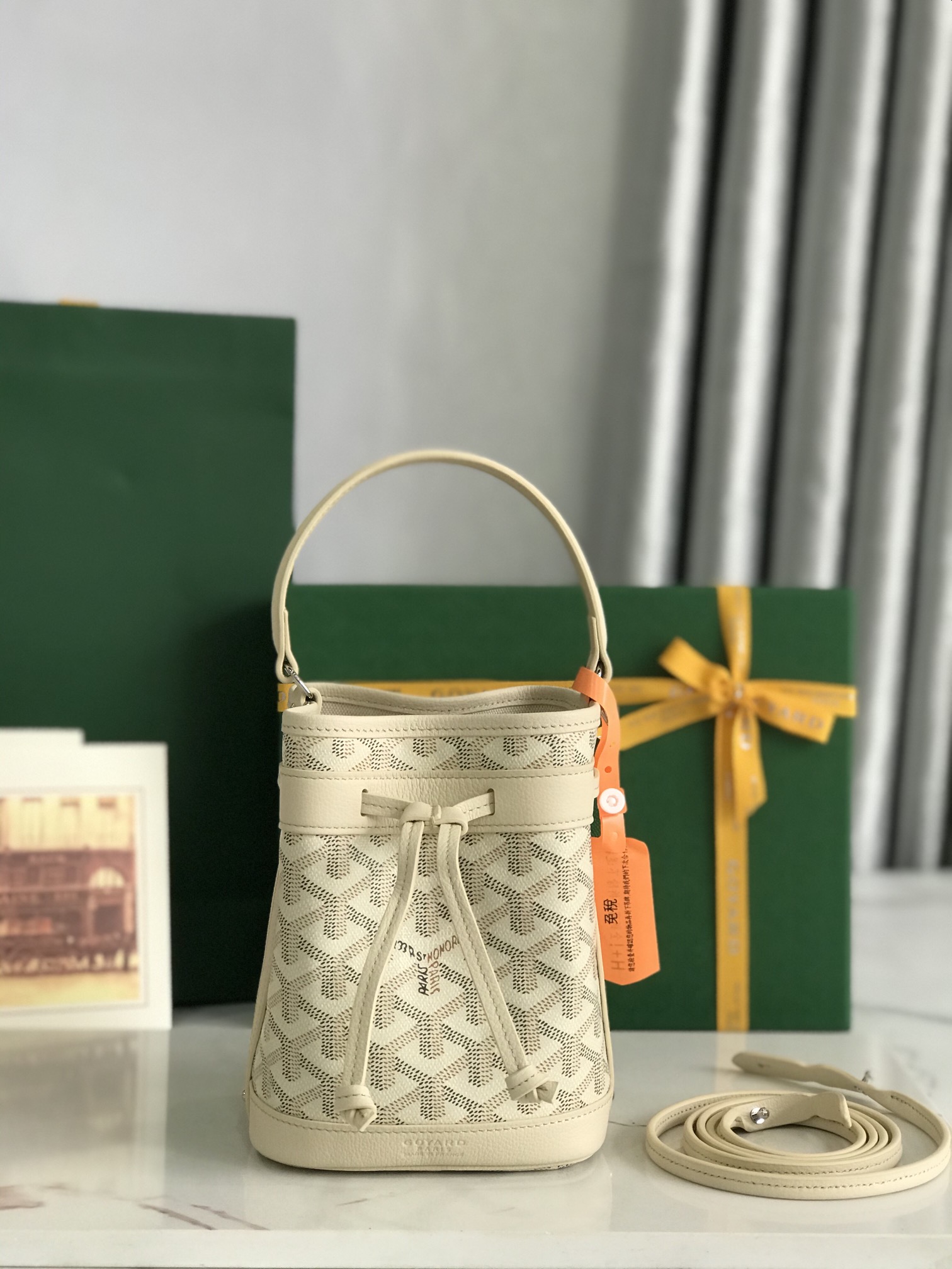 NO:340294,The premium PETIT FLOT MINI mini bucket bag is a delicate and compact version of 