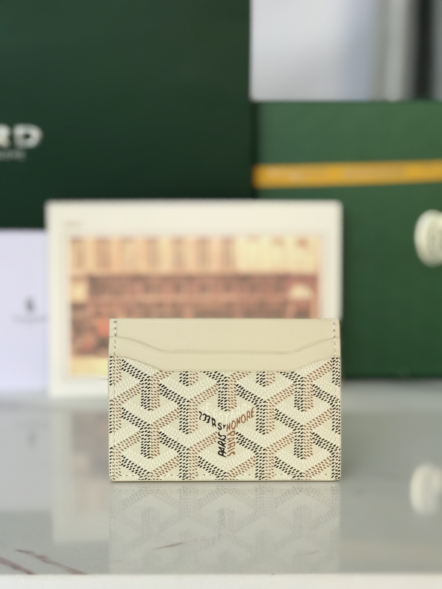 NO:582262,, exclusive background SAINT-SULPICE classic double-sided pocket card holder, small and compact design, with a total of 5 card slots, its middle pocket can store cards, documents or folded banknotes. The compact design is just suitable for putting in a jacket or pants pocket. Practical and lightweight, suitable for traveling lightly!  size10.5*7.3（cm） 020601,goya,loro piana,saint laurent,jackets & coats19860909,独家背景 SAINT-SULPICE经典双面插袋卡夹,设计小巧紧凑,共有5个插卡位置,其中部口袋可存放卡片、证件或折叠的纸钞.袖珍小巧的设计正好适合放入夹克或裤子口袋.实用轻便,适合轻装出行！ size10.5*7.3（cm） 020601,戈雅,loro piana,saint laurent,jackets & coats,Bag