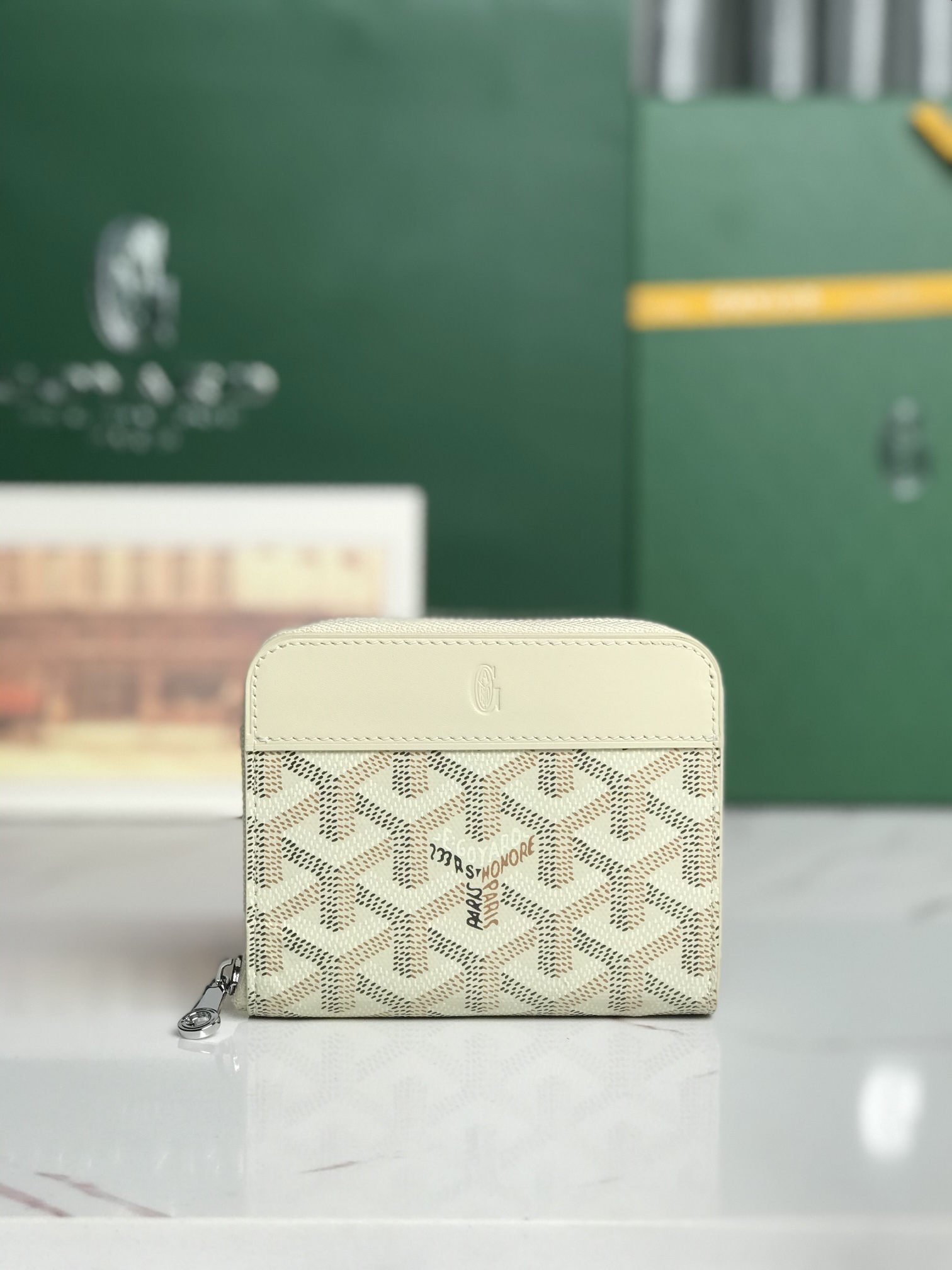 NO:701234,The special grade original leather MATIGNON MINI coin purse adopts a full zipper opening design. The middle compartment can store coins, and its internal patch pocket can be used to insert cards or small documents. It is exquisite, compact and practical, and the banknotes can be easily folded in half. One compartment for change and one compartment for banknotes also comes with 6 card compartments. The smooth zipper design helps you lock your wealth. size 11.5*9.5 (cm) 020605, premium Goya, wallets19860909特级 原厂皮 MATIGNON MINI零钱包采用全拉链开合设计.其中部隔层可存放硬币,而其内部贴袋可插入卡片或小证件. 精致小巧实用性还特别好,钞票对折轻松放 一格零钱一格钞票还自带6个卡片夹层 顺滑的拉链设计帮你把财富锁紧 size11.5*9.5（cm） 020605,特级戈雅,wallets,Bag