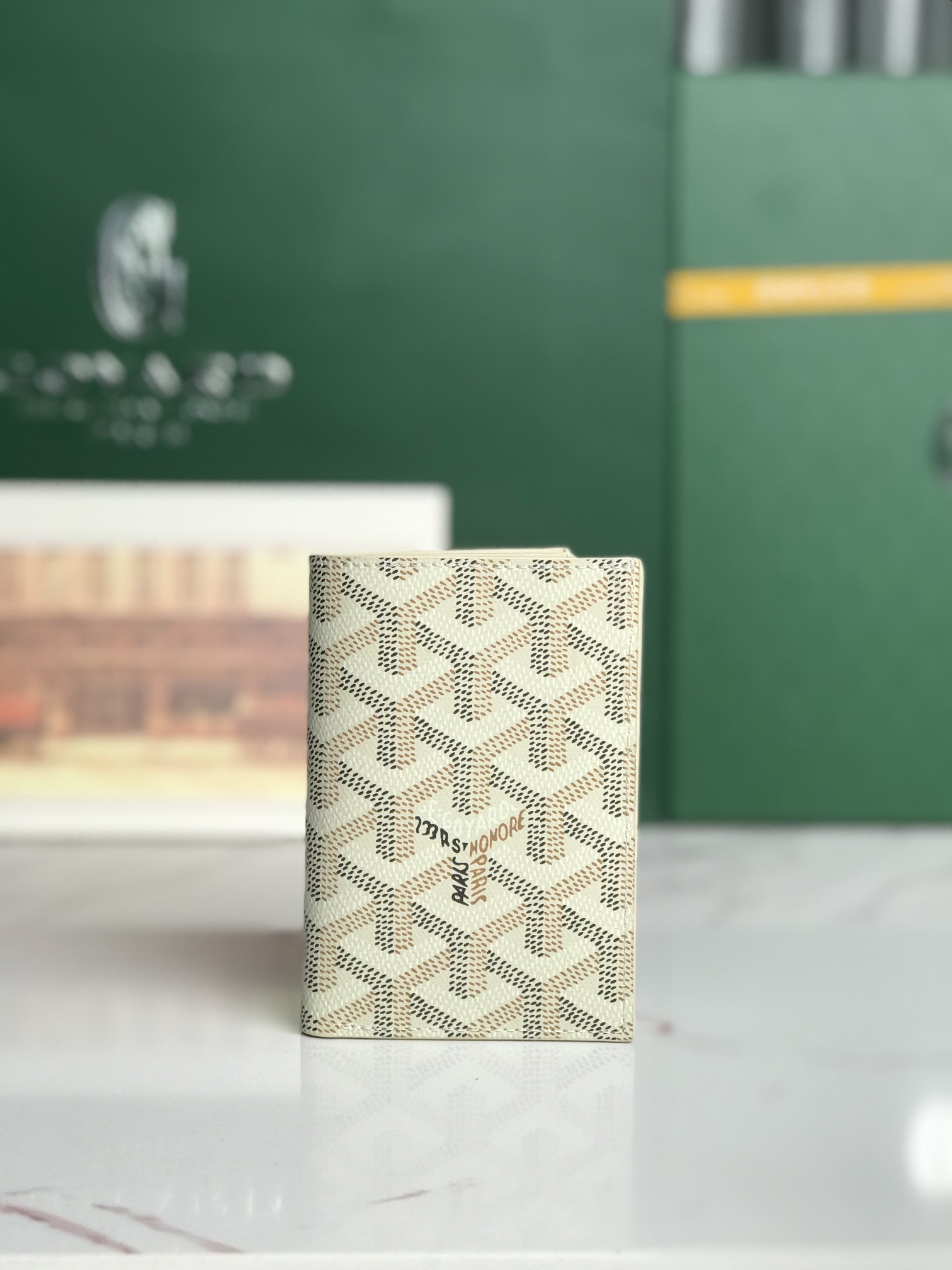 NO:701269,, exclusive background Goyard card holder, a must-have item for daily matching. The SAINT-PIERRE card holder is fully functional and equipped with a large-sized banknote pocket, which can store cards, documents and banknotes at the same time. The compact design is just suitable for putting in a jacket or pants pocket. Use the exclusive wallet's matching customized smooth leather diagonal stitching to perfect the inner yellow part is a matching customized first-layer cowhide [non-superfiber, non-split leather] size 11*1.5*7.5 (cm)  020609,goya,saint laurent,wallets,jackets & coats,cowhide19860909,独家背景 Goyard  卡包  日常搭配必备单品 SAINT-PIERRE卡夹的功能齐全,设有一个大尺寸纸钞袋,可以同时存放卡片、证件和钞票.袖珍小巧的设计正好适合放入夹克或裤子口袋. 使用专属钱包的对版定制光面皮对角针线完美内部黄色部分为对版定制头层牛皮【非超纤非二层皮】 size11*1.5*7.5（cm） 020609,戈雅,saint laurent,wallets,jackets & coats,cowhide,Bag